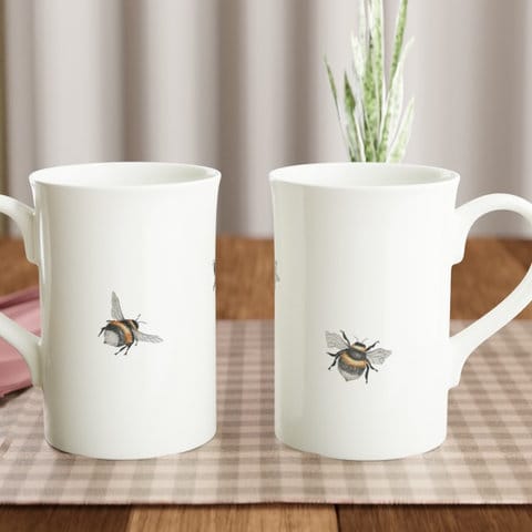 Bee Mug 04